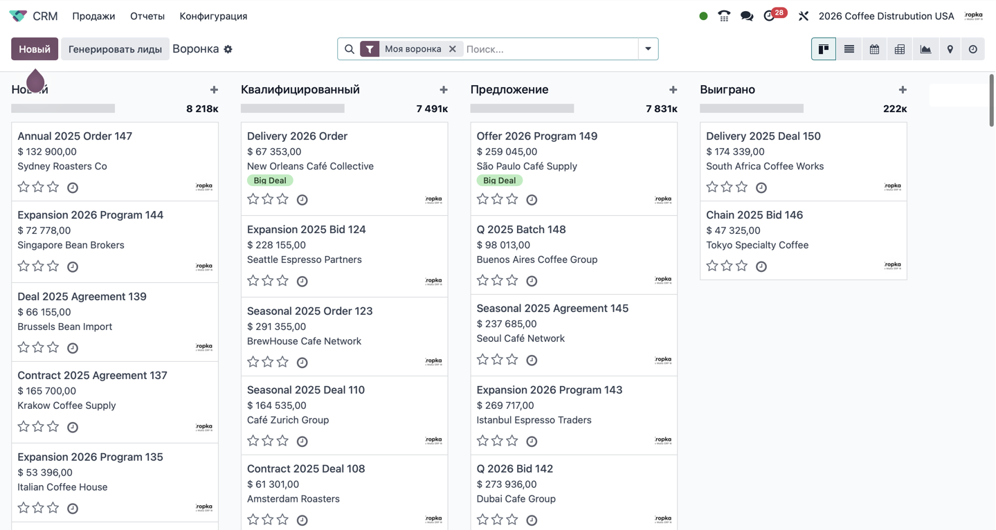 Воронка Odoo CRM с карточками сделок на стадиях Новый, Квалифицированный, Предложение и Выиграно